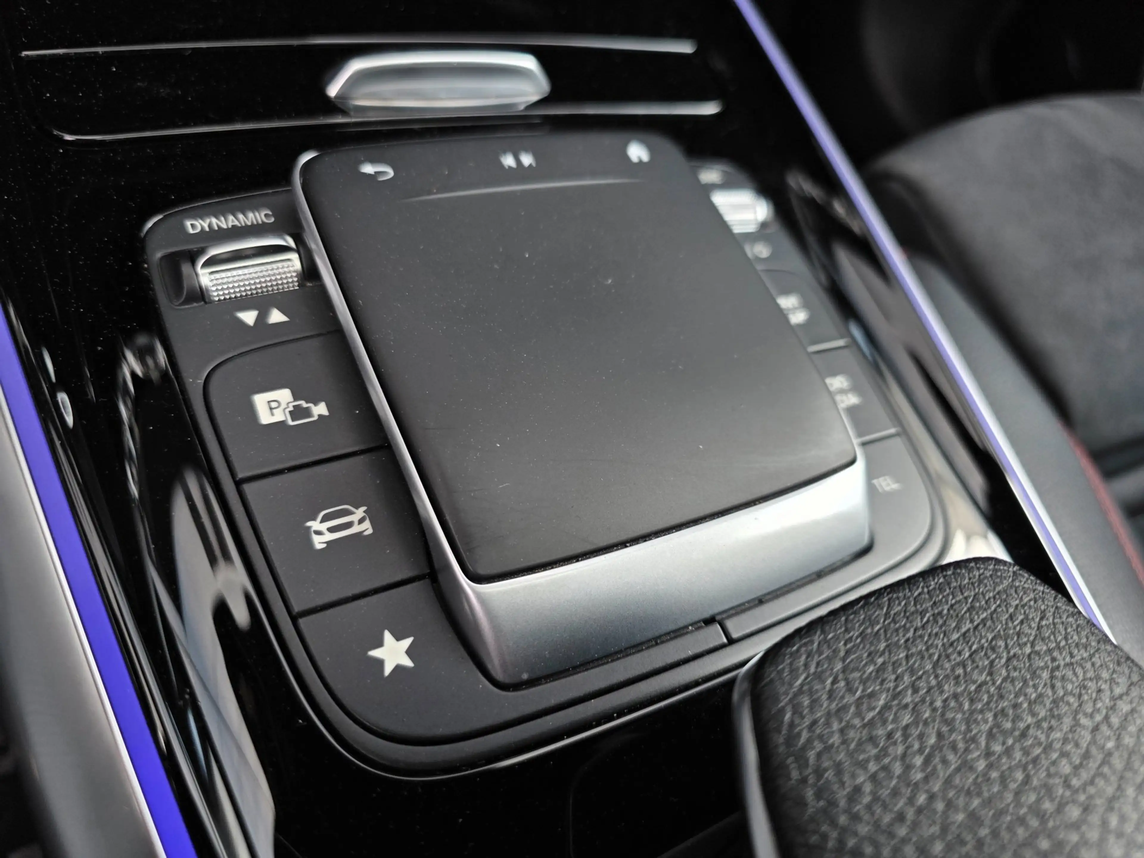 Mercedes-Benz GLA 35 AMG 4MATIC / PANO / MATTE GREY / LEDER-ALCANTARA / CAM — photo 36