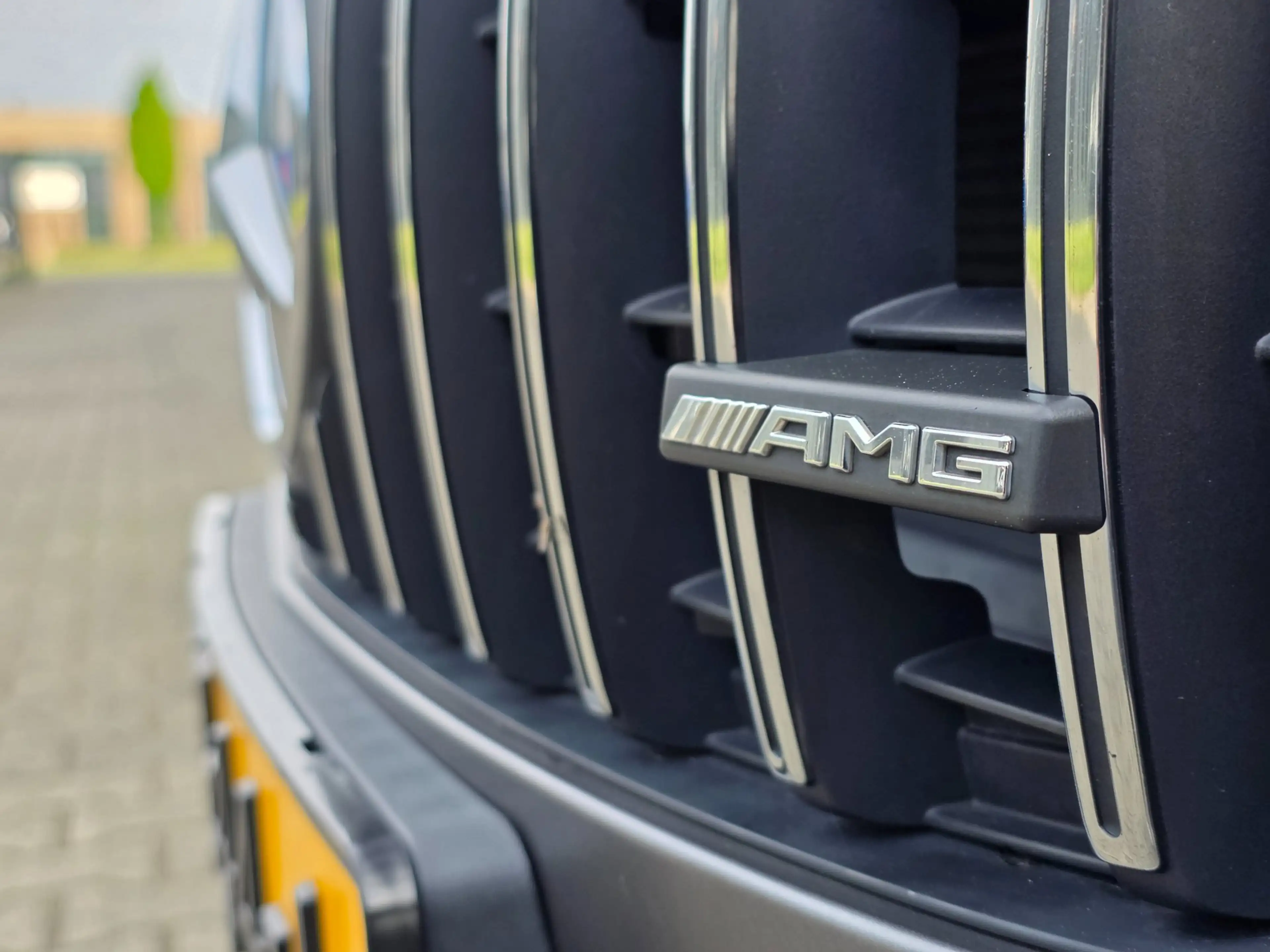 Mercedes-Benz GLA 35 AMG 4MATIC / PANO / MATTE GREY / LEDER-ALCANTARA / CAM — photo 2