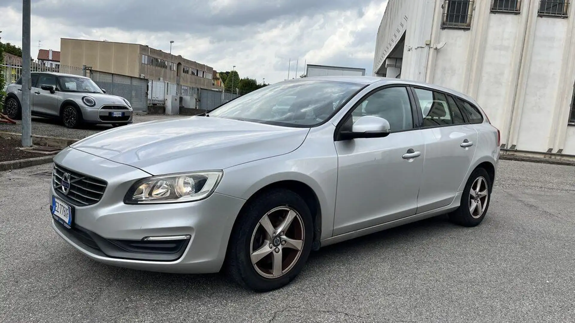 Volvo V60 1.6 D2 Kinetic - 1