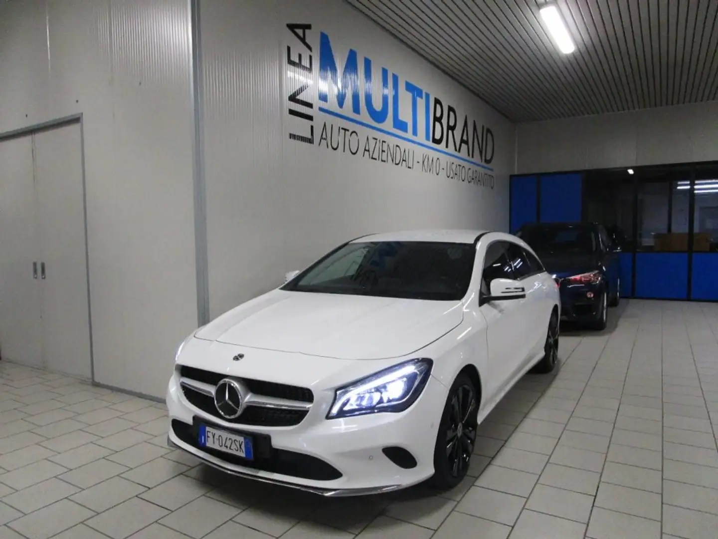 Mercedes-Benz CLA 200 d S.W. 4Matic Automatic Sport White - 1