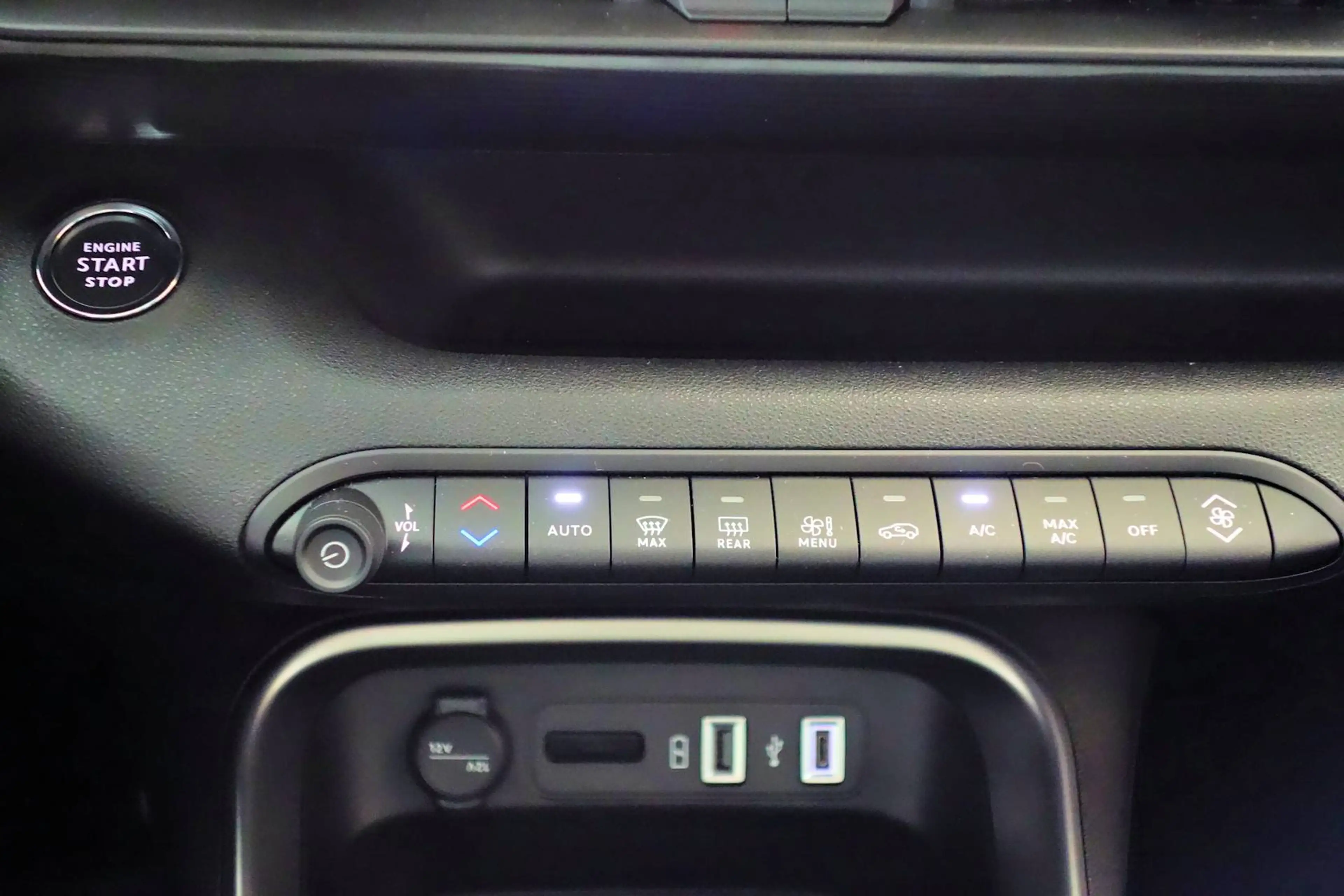 Jeep Avenger Altitude 1.2 LED,Navi,Rückfahrkamera,elek.Heckklappe — photo 14