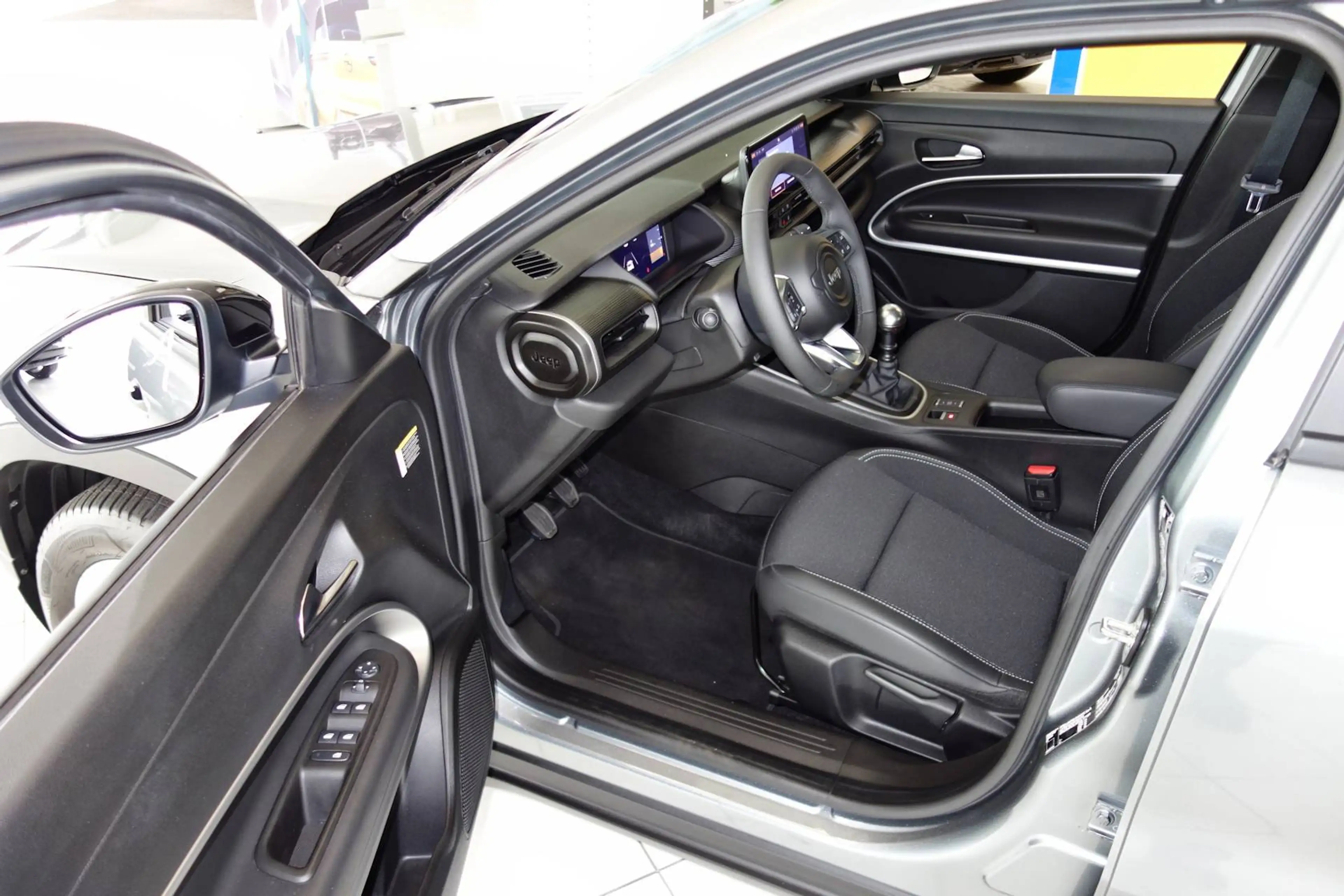 Jeep Avenger Altitude 1.2 LED,Navi,Rückfahrkamera,elek.Heckklappe — photo 5