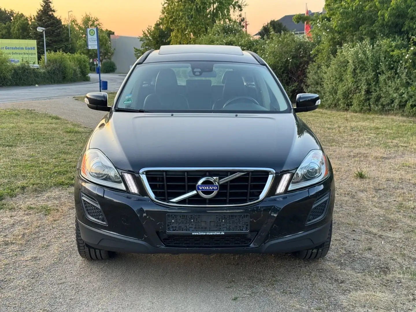 Volvo XC60 Summum AWD Pano Leder Navi Kamera AHK 1-Ha Schwarz - 2