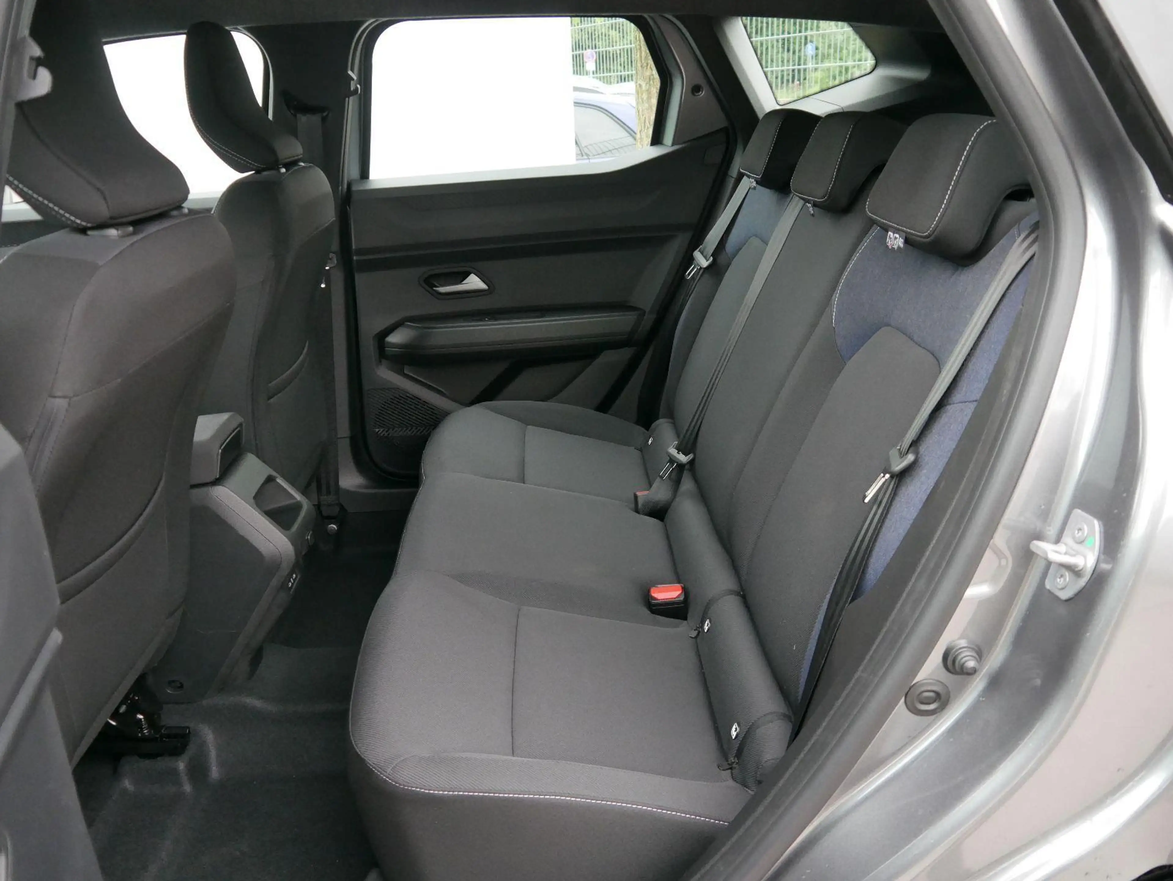 Dacia Duster Expression 3 TCe 4x2*NAVI-ÜBER-SMARTLINK*AHK*PD... — photo 9