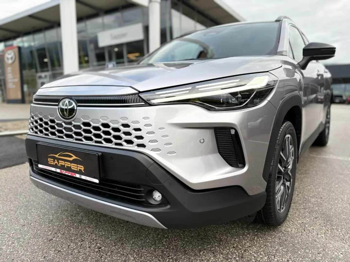 Toyota Corolla Cross 2,0 Active Drive, 4x2 Silber - 2