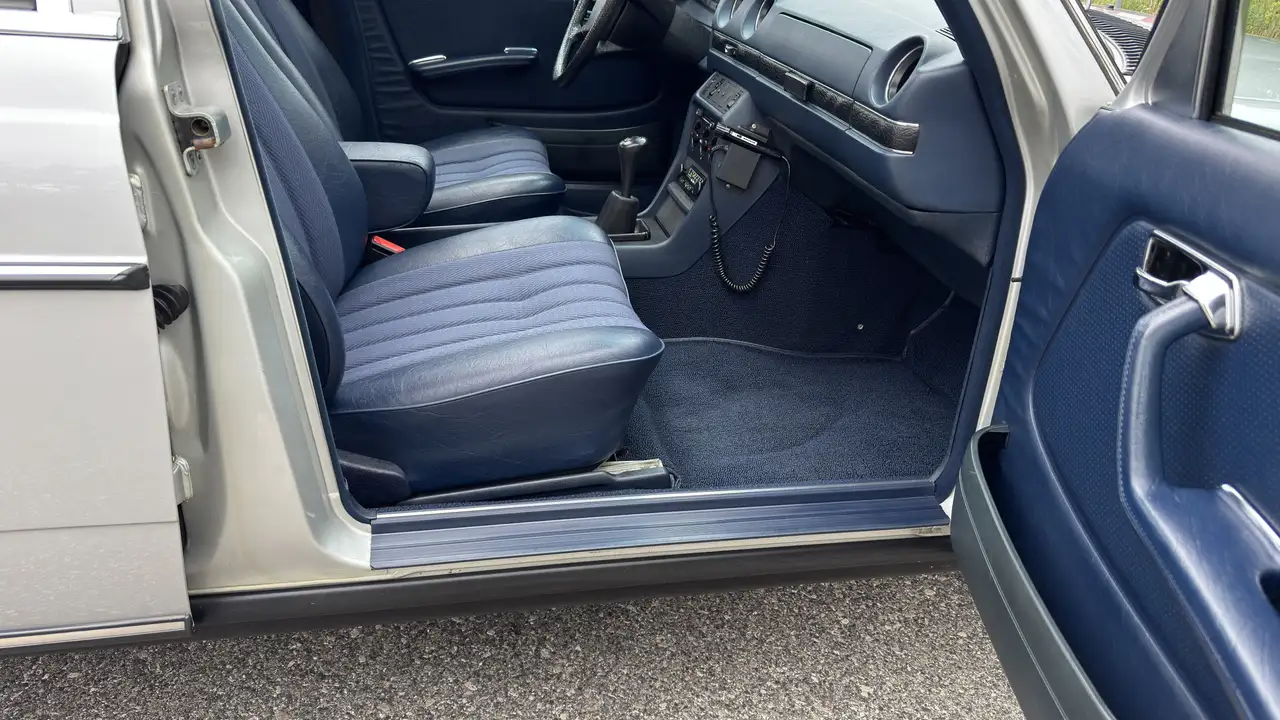 Mercedes-Benz 200 W123 1981 M102 Low Mileage, excellent condition, foto 10