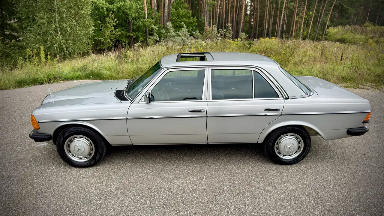 Mercedes-Benz 200 W123 1981 M102 Low Mileage, excellent condition, foto 2