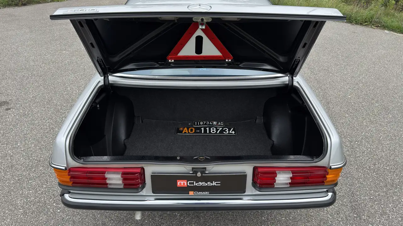 Mercedes-Benz 200 W123 1981 M102 Low Mileage, excellent condition, foto 12