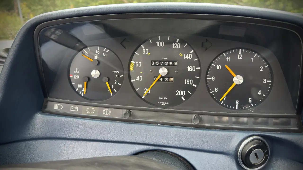 Mercedes-Benz 200 W123 1981 M102 Low Mileage, excellent condition, foto 9
