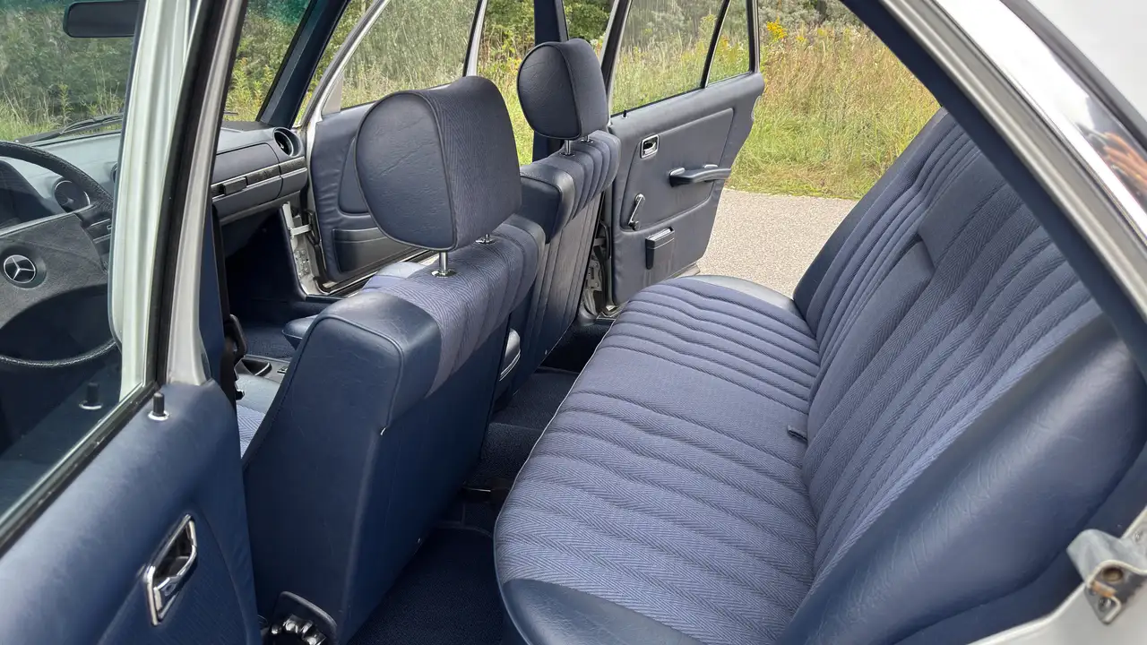 Mercedes-Benz 200 W123 1981 M102 Low Mileage, excellent condition, foto 8