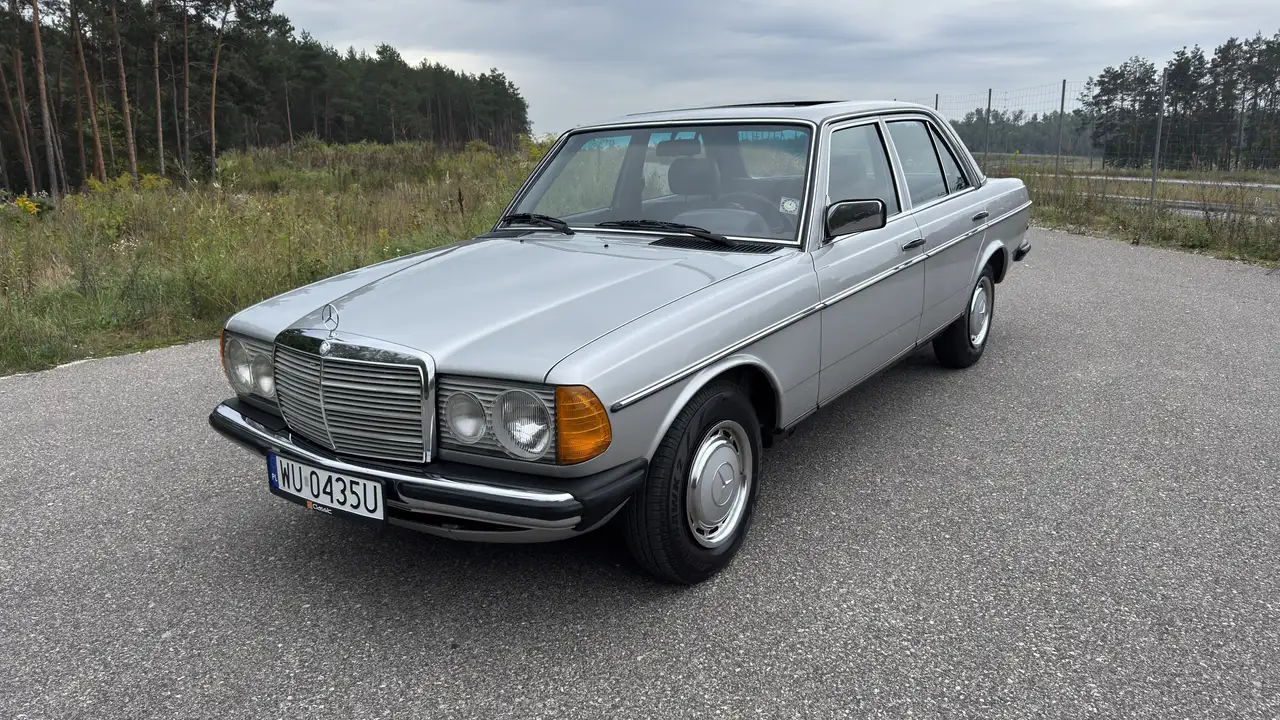 Mercedes-Benz 200 W123 1981 M102 Low Mileage, excellent condition, foto 1