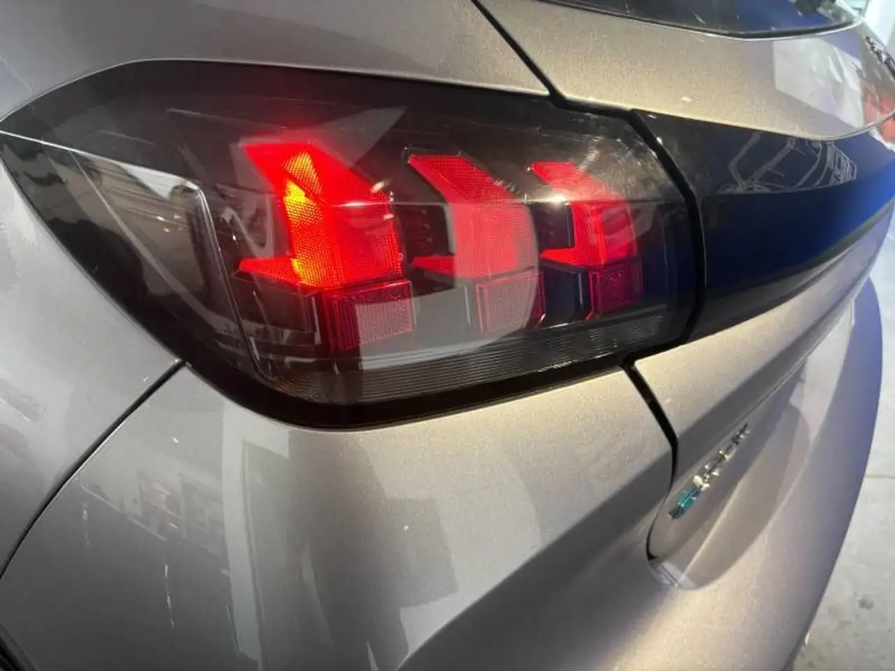 Peugeot 208 208 Elektro — photo 35