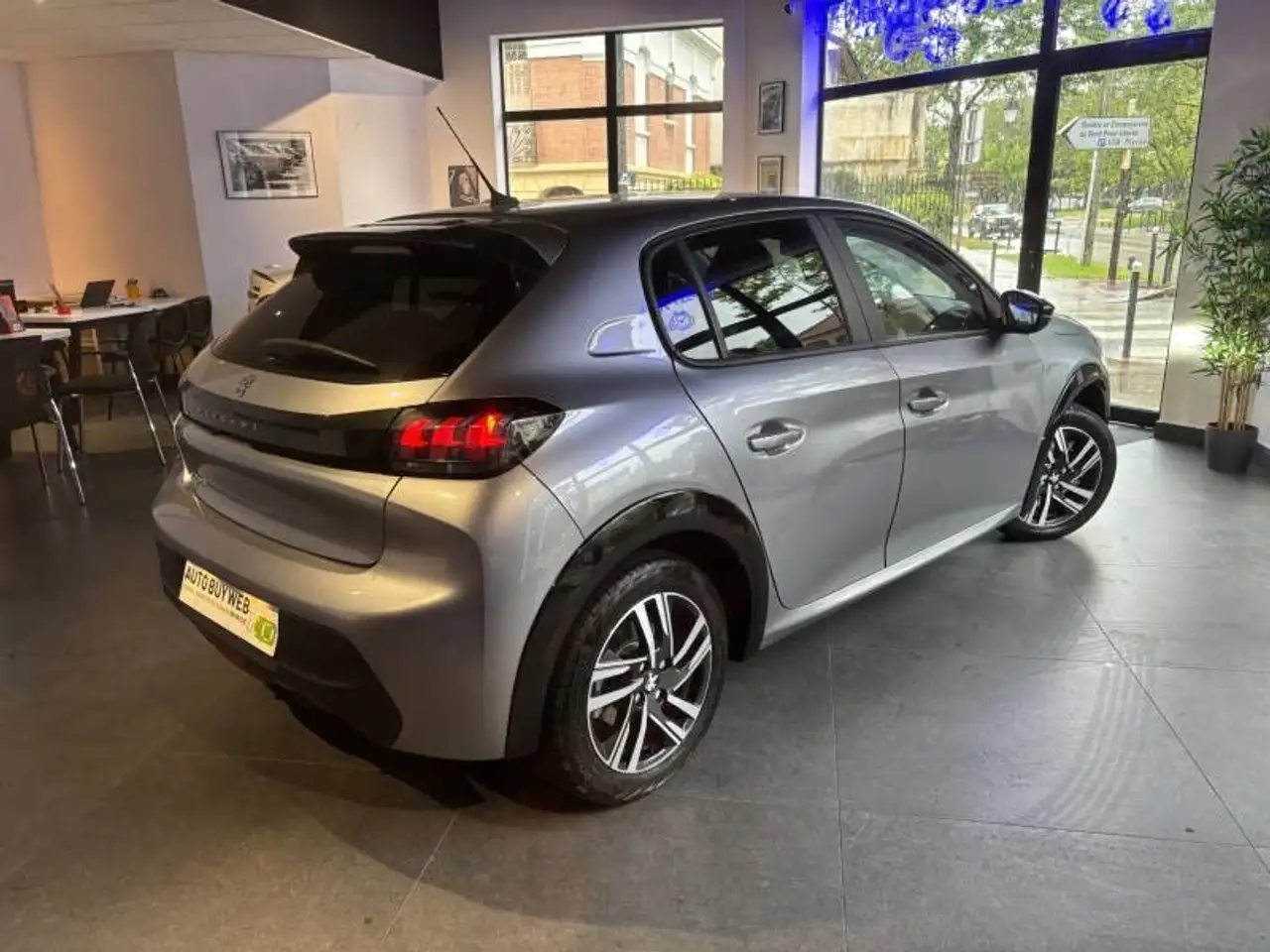Peugeot 208 208 Elektro — photo 2