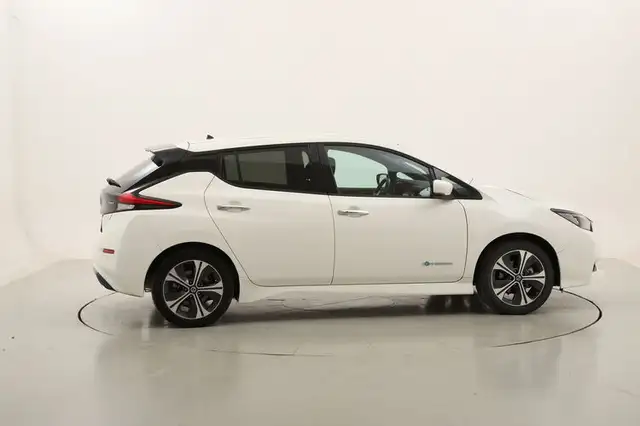 Nissan Leaf view 6