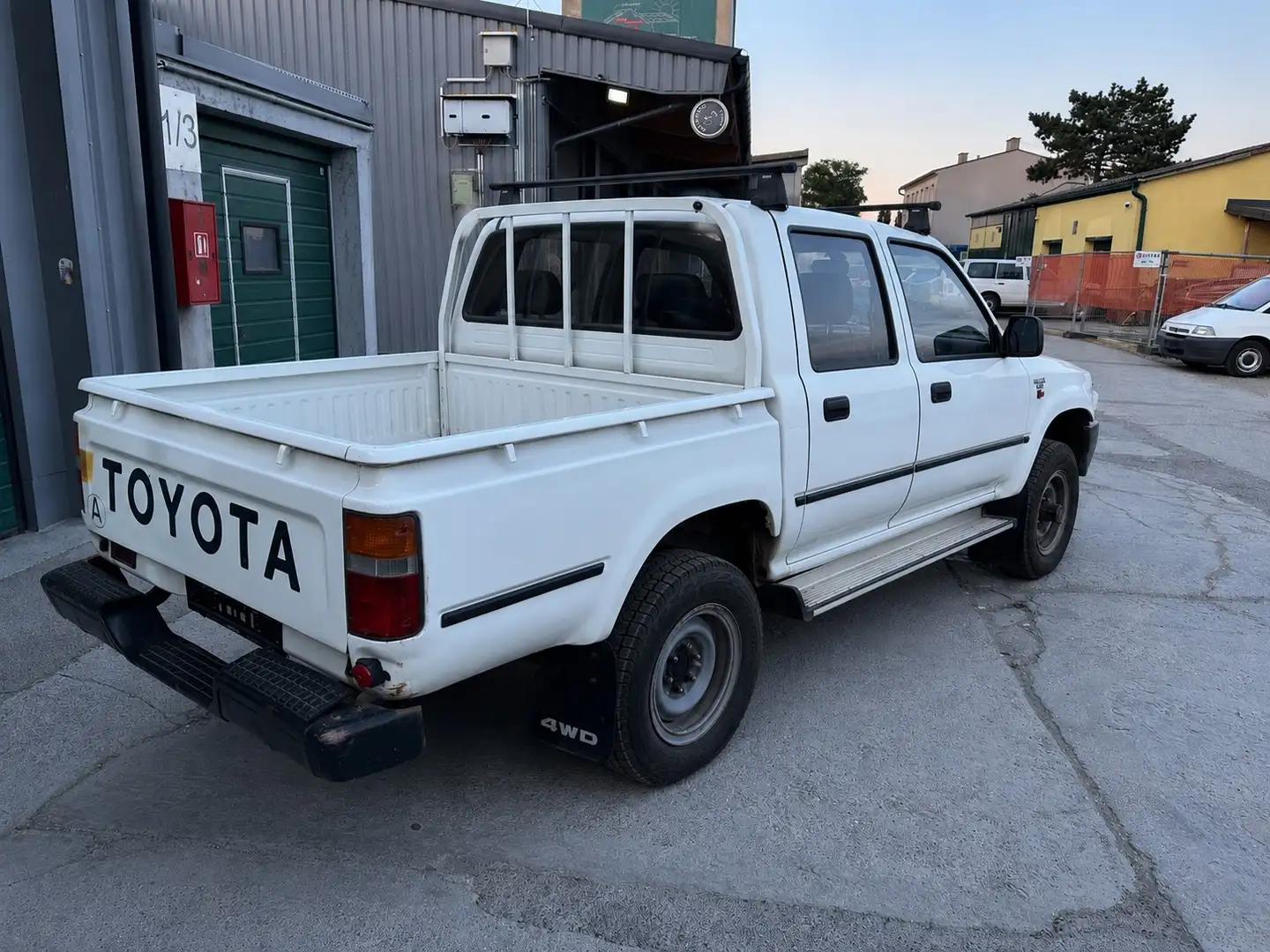 Toyota Hilux 2.4 Diesel Top Zustand Weiß - 2
