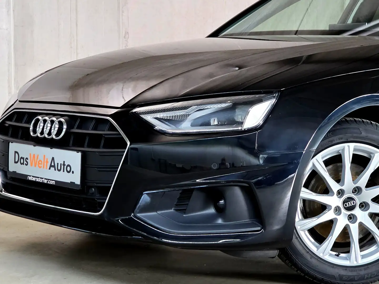 Audi A4 35 TFSI Schwarz - 2