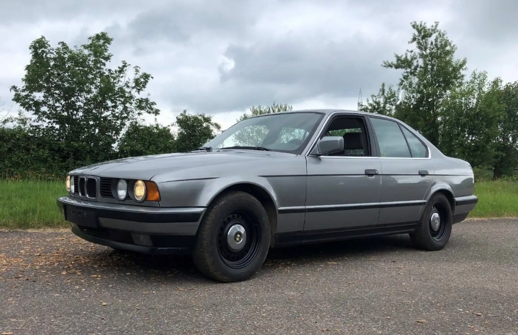 BMW 530 530i Срібний - 1