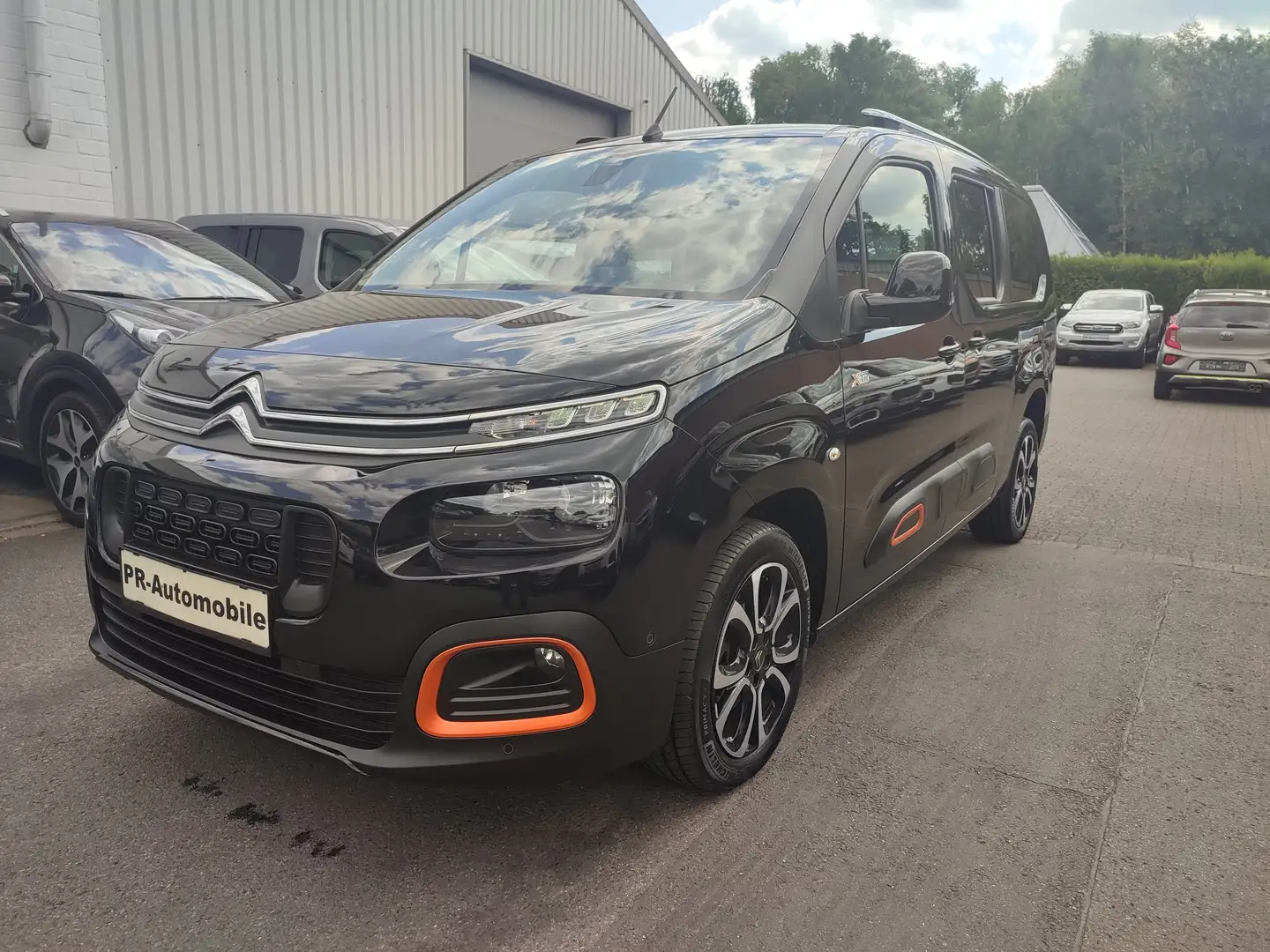 Citroen Berlingo XL 7-Sitzer 130 EAT8 SHINE XTR Navi+Cam Negro - 1