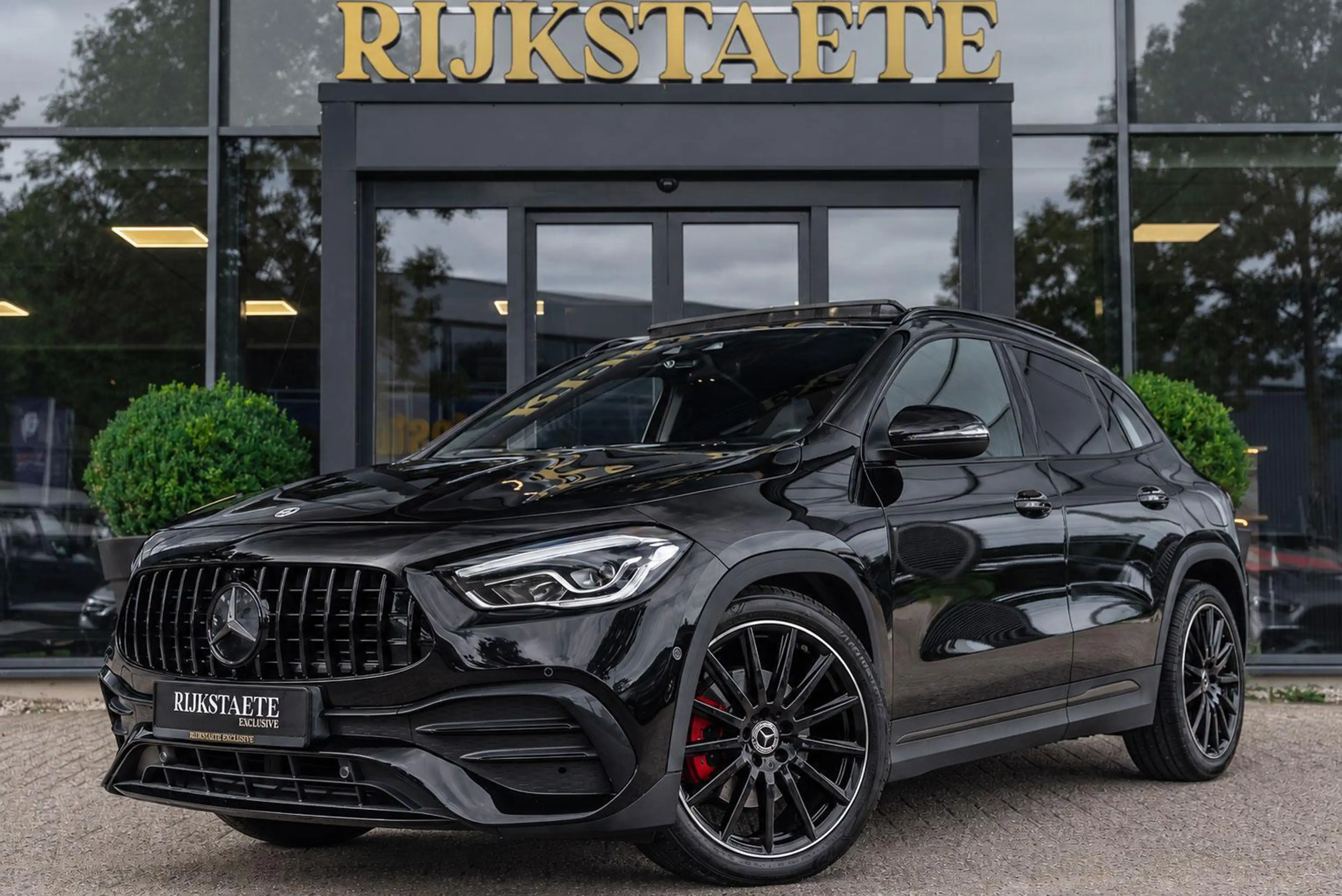 Mercedes-Benz GLA 250 4MATIC AMG Line|PANO|SFEER.|CAM|20''