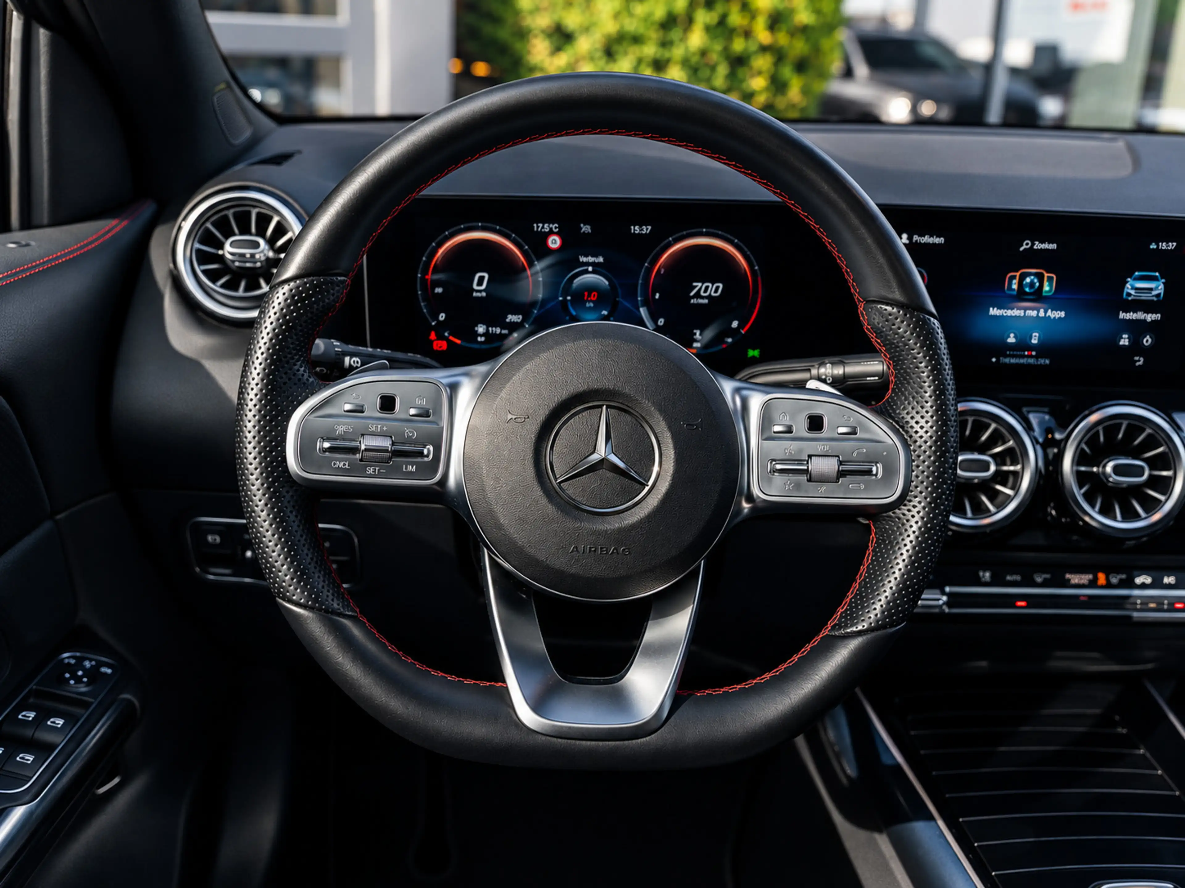 Mercedes-Benz GLA 250 4MATIC AMG Line|PANO|SFEER.|CAM|20'' — photo 11