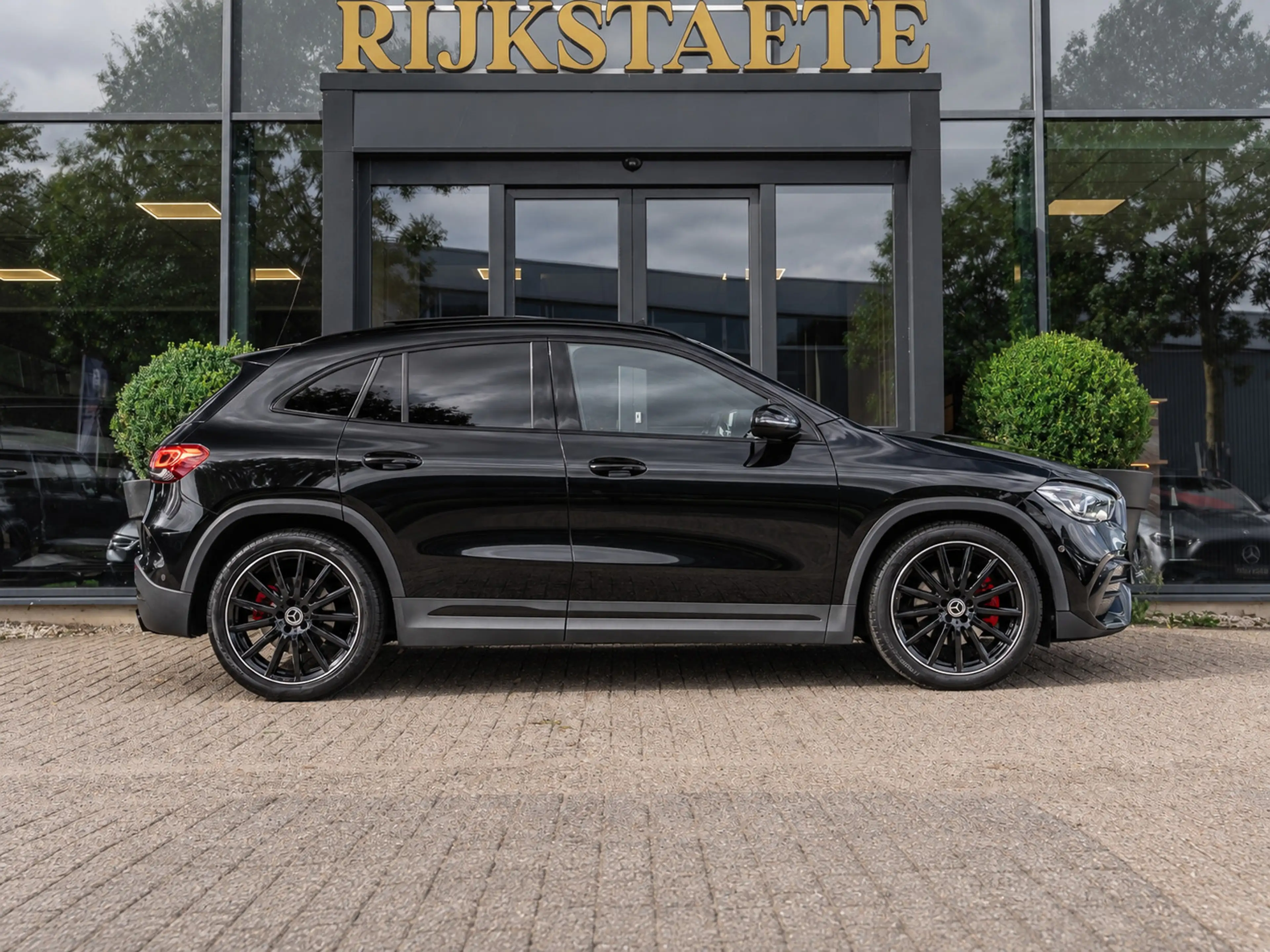 Mercedes-Benz GLA 250 4MATIC AMG Line|PANO|SFEER.|CAM|20'' — photo 6