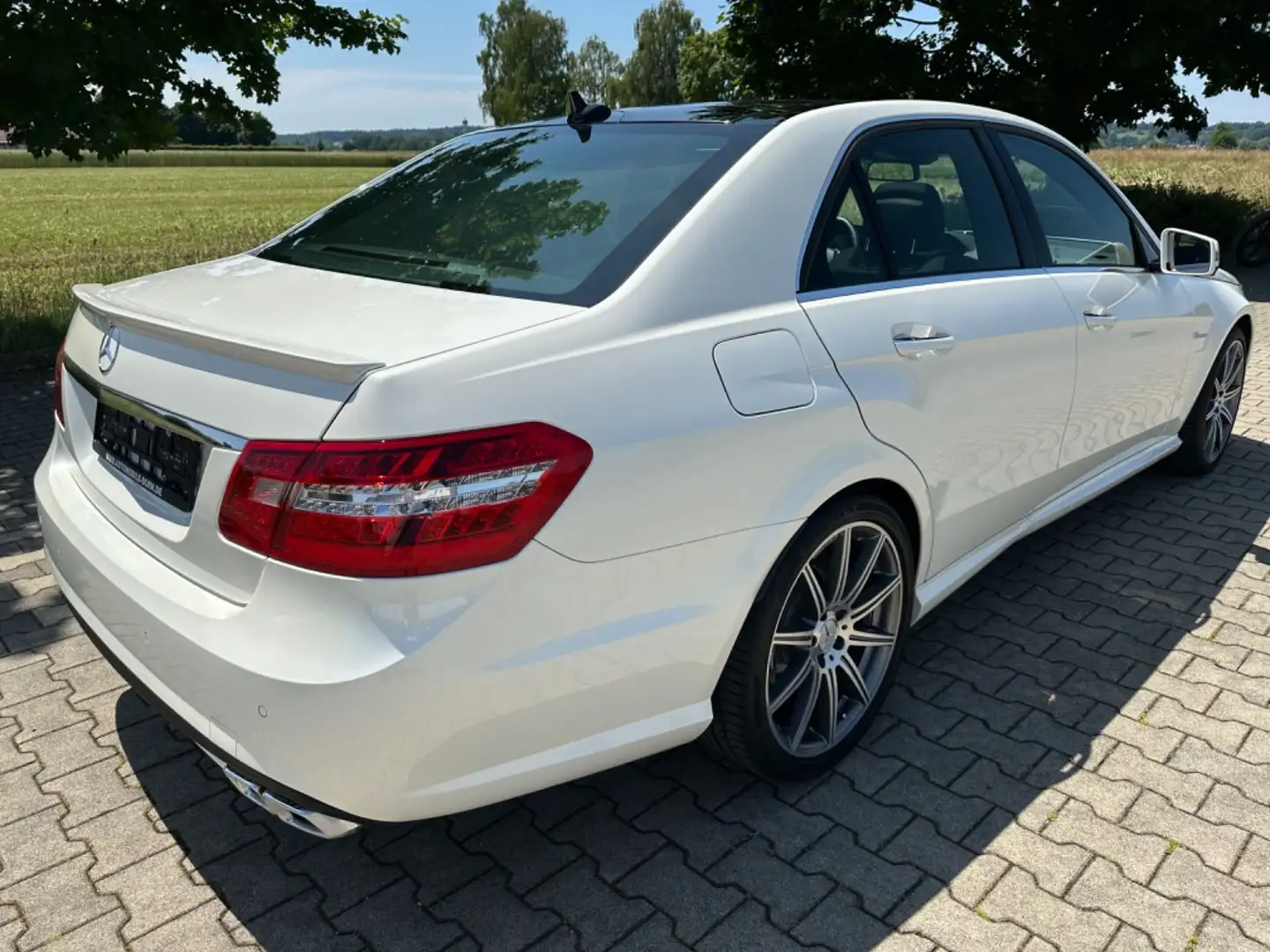 Mercedes-Benz E 63 AMG W212 Lim. Drivers Package, Neuwertig! Weiß - 2