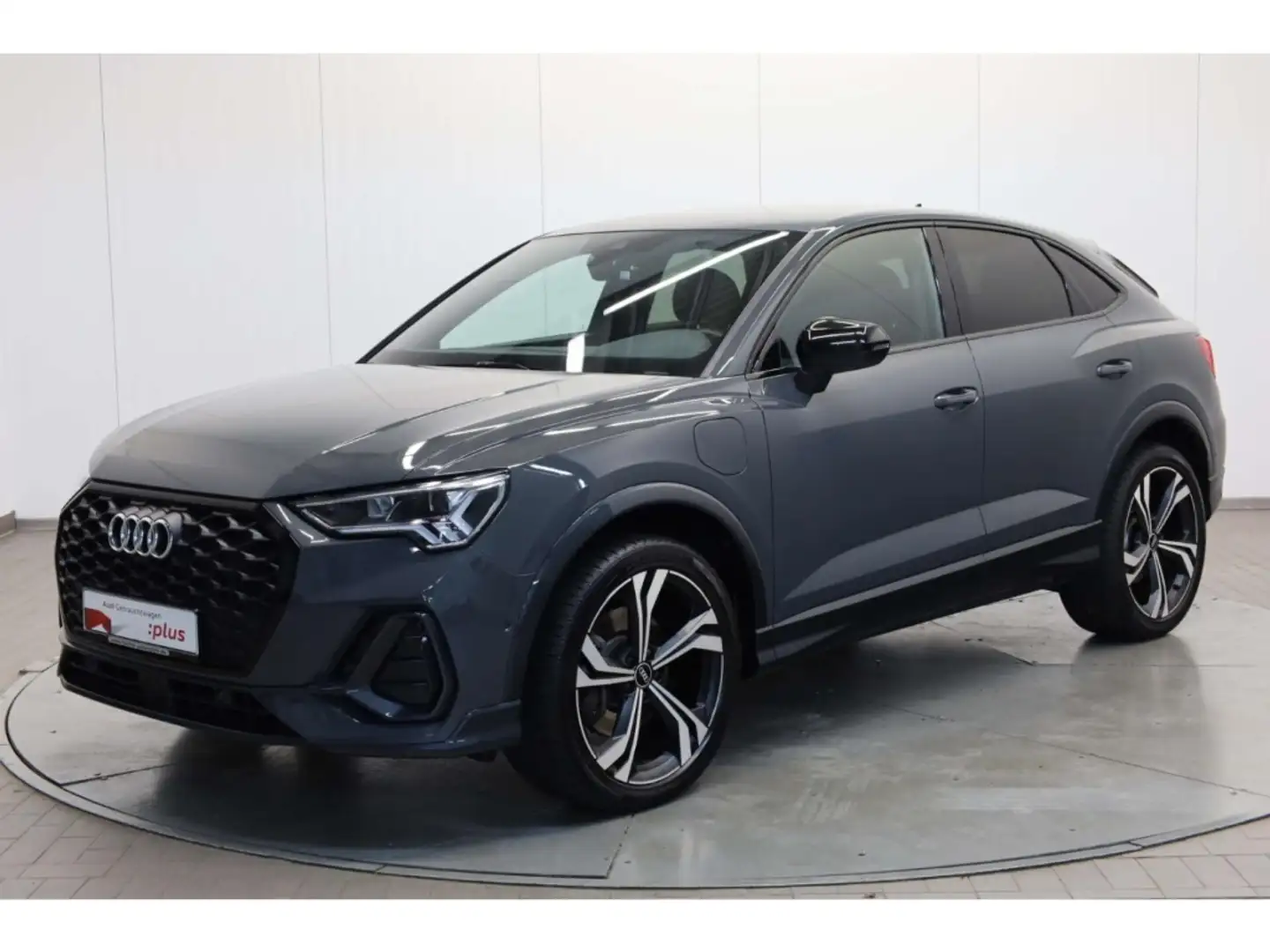 Audi Q3 Sportback 45 TFSI e S-Line Grau - 2