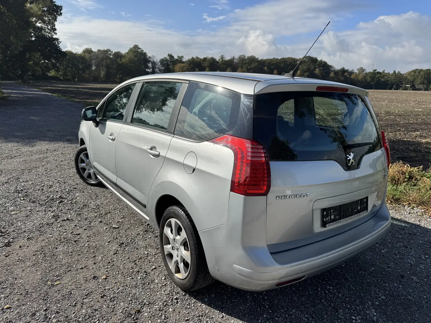 Peugeot 5008 HU/AU 03.2027, 7-Sitzer, Inkl 12 Monate Garantie Grau - 2