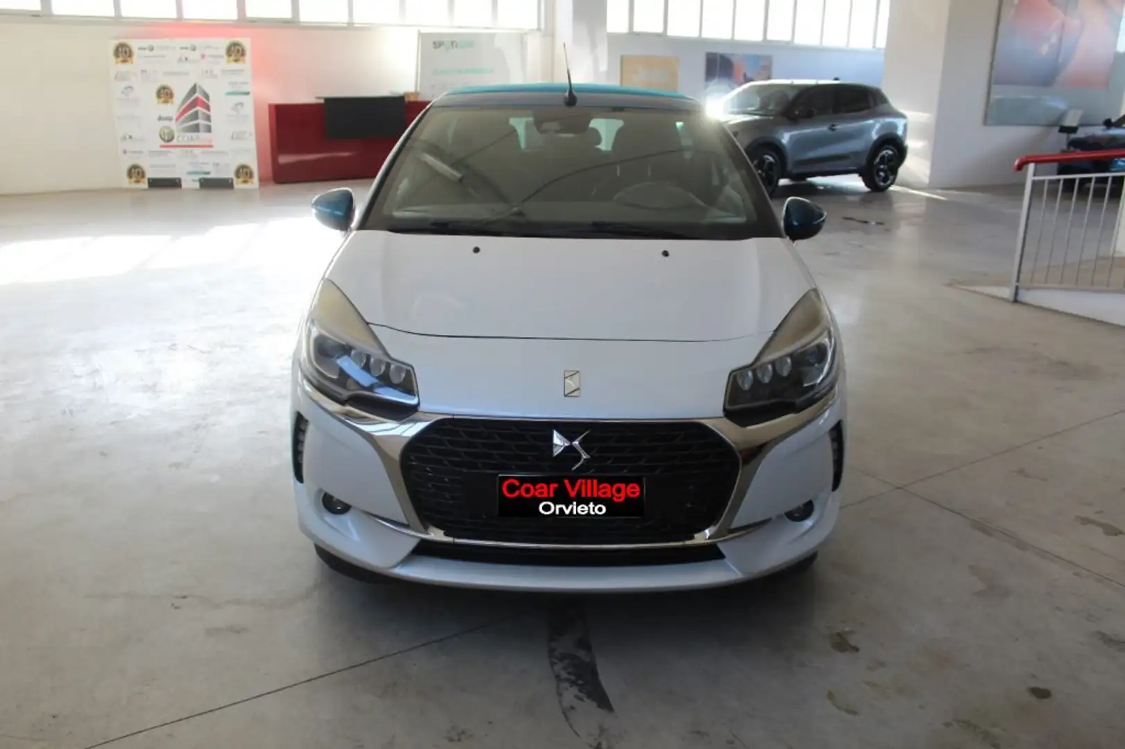 DS Automobiles DS 3 BlueHDi 120 S&S Sport Chic Cabrio Blanc - 2