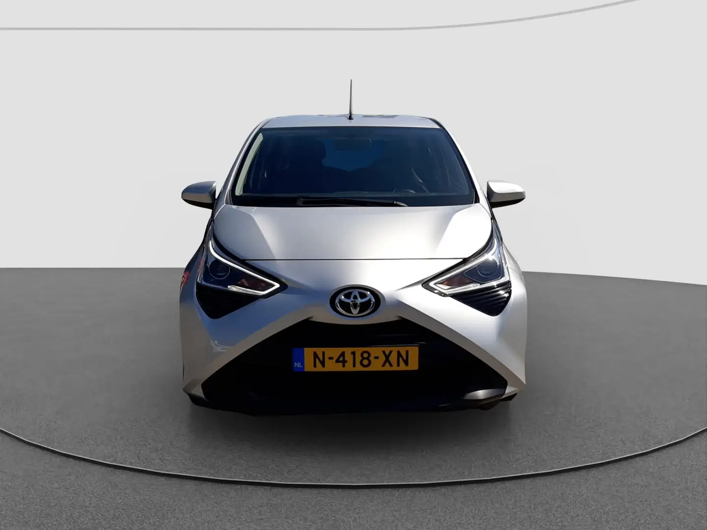 Toyota Aygo 1.0 VVT-i x-play | Airco | Camera | Carplay | Andr Grijs - 2