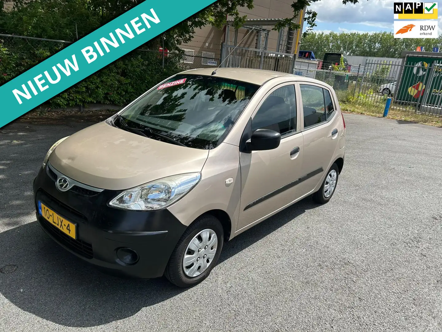 Hyundai i10 1.1 Pure NETTE AUTO RIJDT EN SCHAKELT GOED bež - 1
