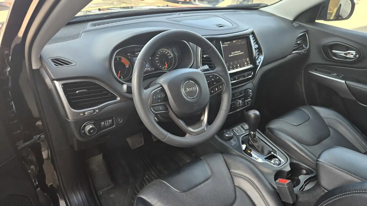 Jeep Cherokee снимка Jeep Cherokee