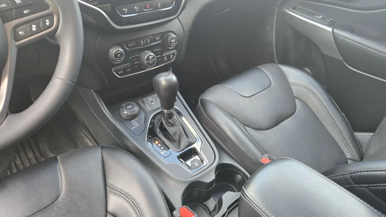 Jeep Cherokee снимка Jeep Cherokee