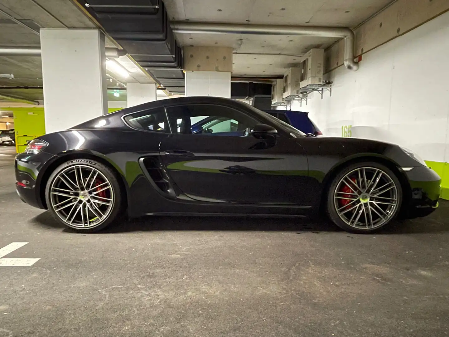 Porsche 718 Cayman S Schwarz - 1