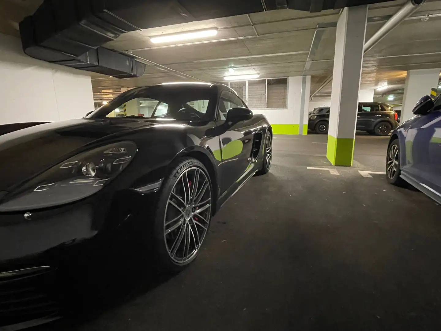 Porsche 718 Cayman S Schwarz - 2