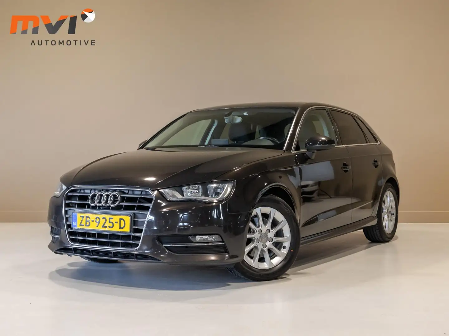 Audi A3 Sportback 1.6 TDI ultra Edition / 110pk / Navigati Bruin - 1