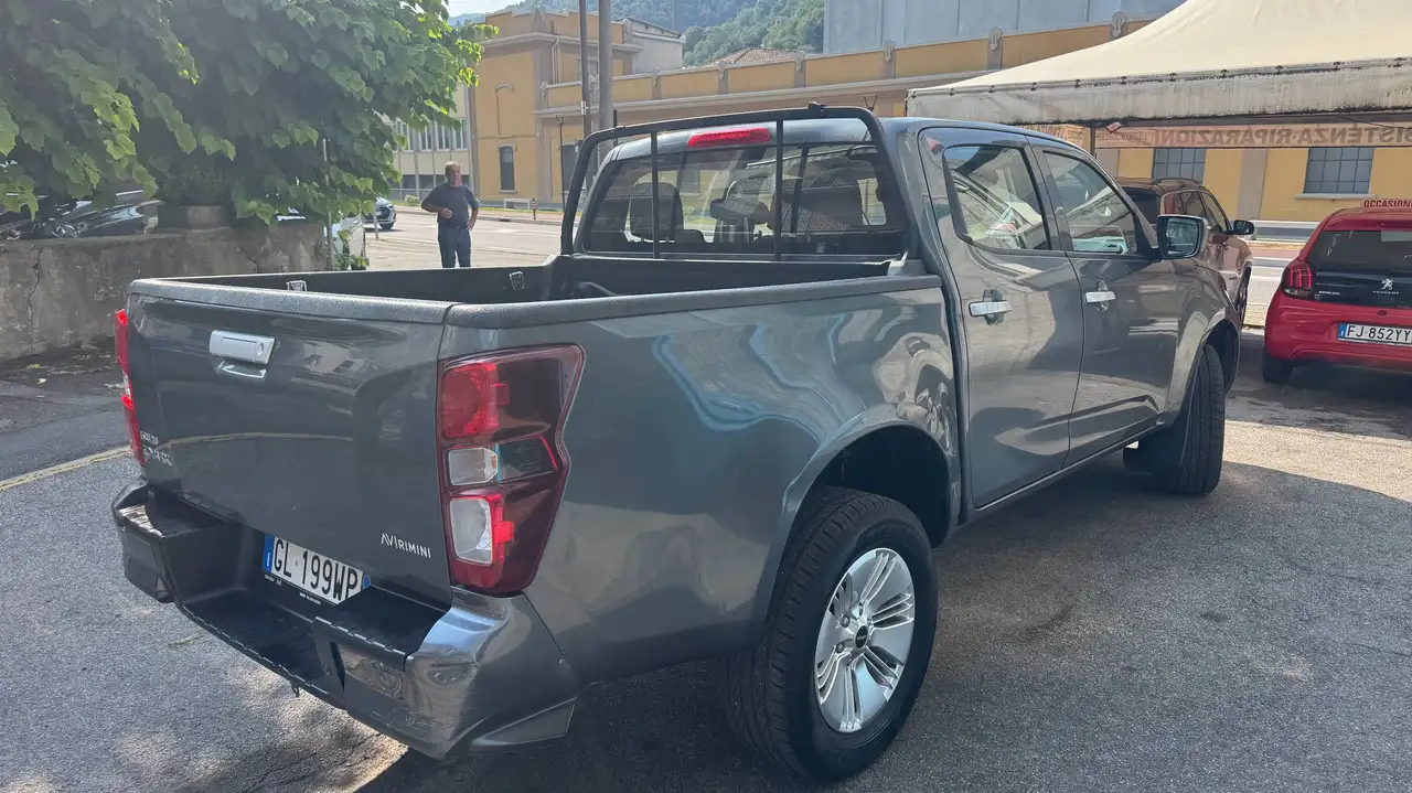 Isuzu D-Max 2023 — фото 8