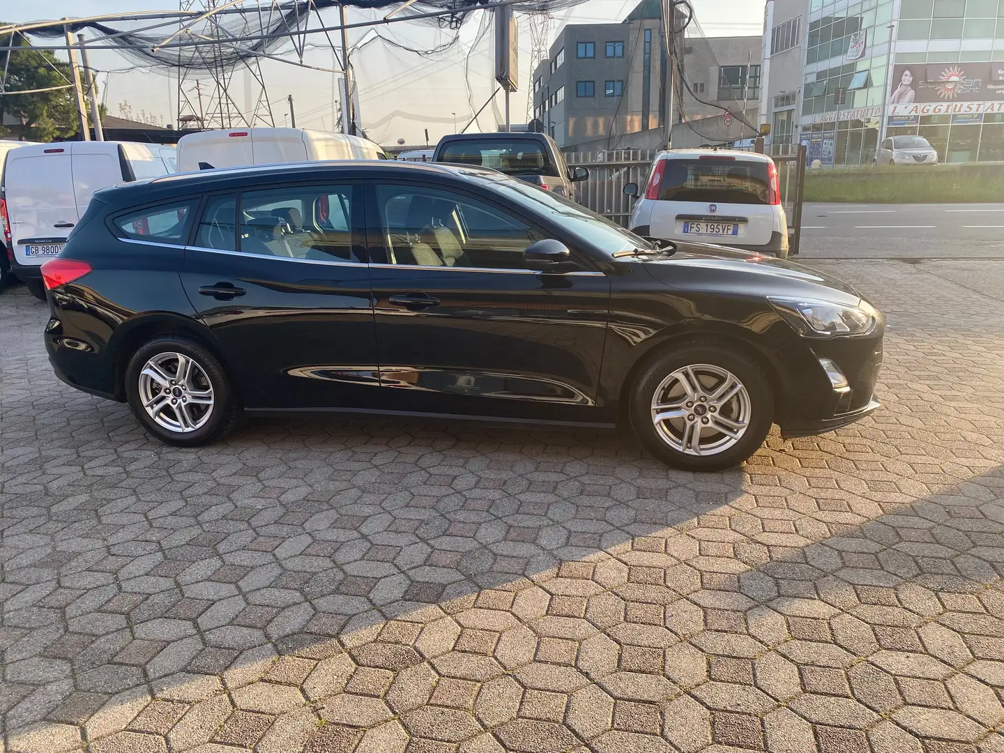 Ford Focus 1.5 Tdci 120 CV Business SW Negro - 1