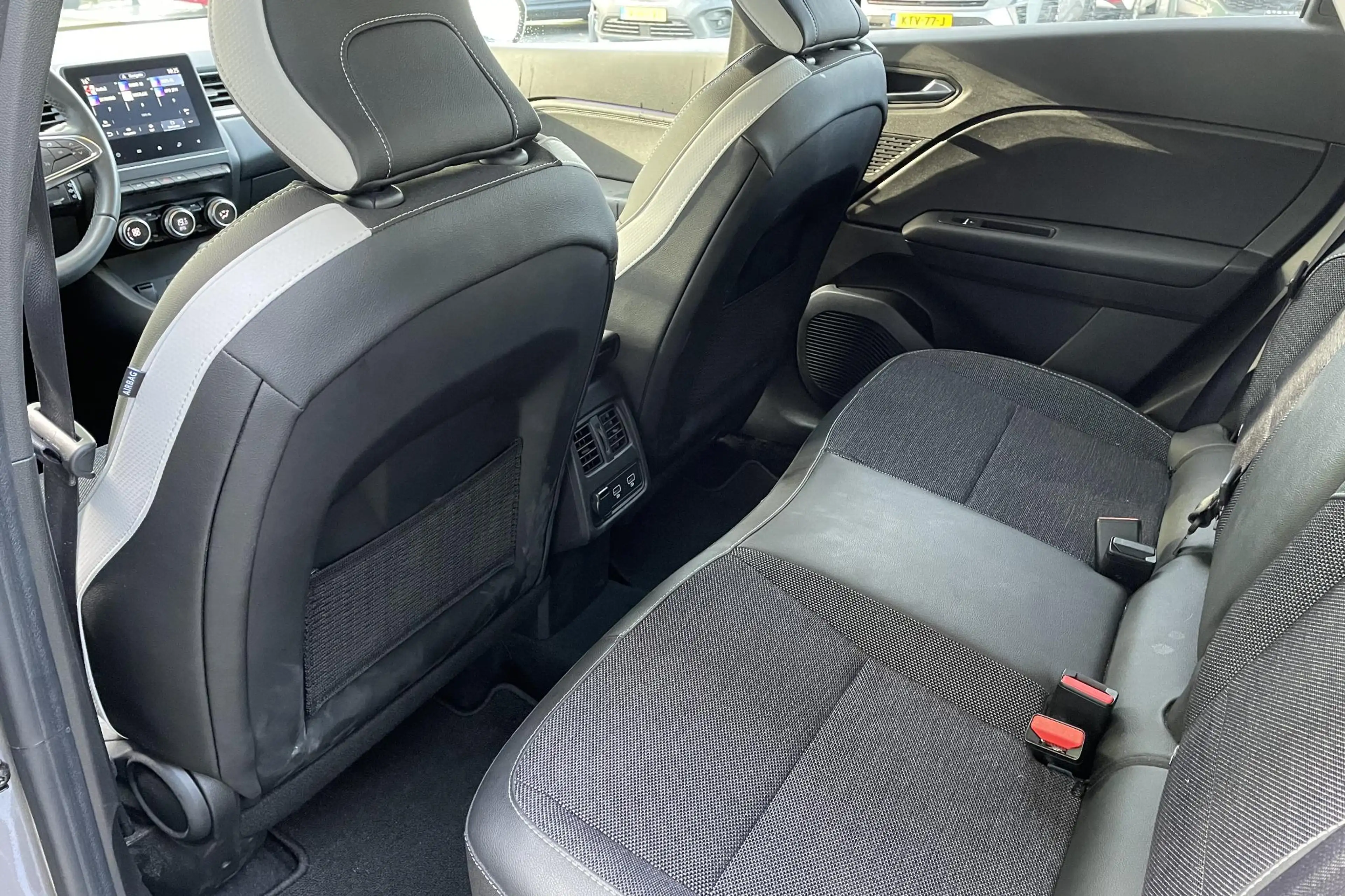 Renault Captur 1.6 E-Tech full hybrid 145 techno | 1e eig. | Nav — photo 13