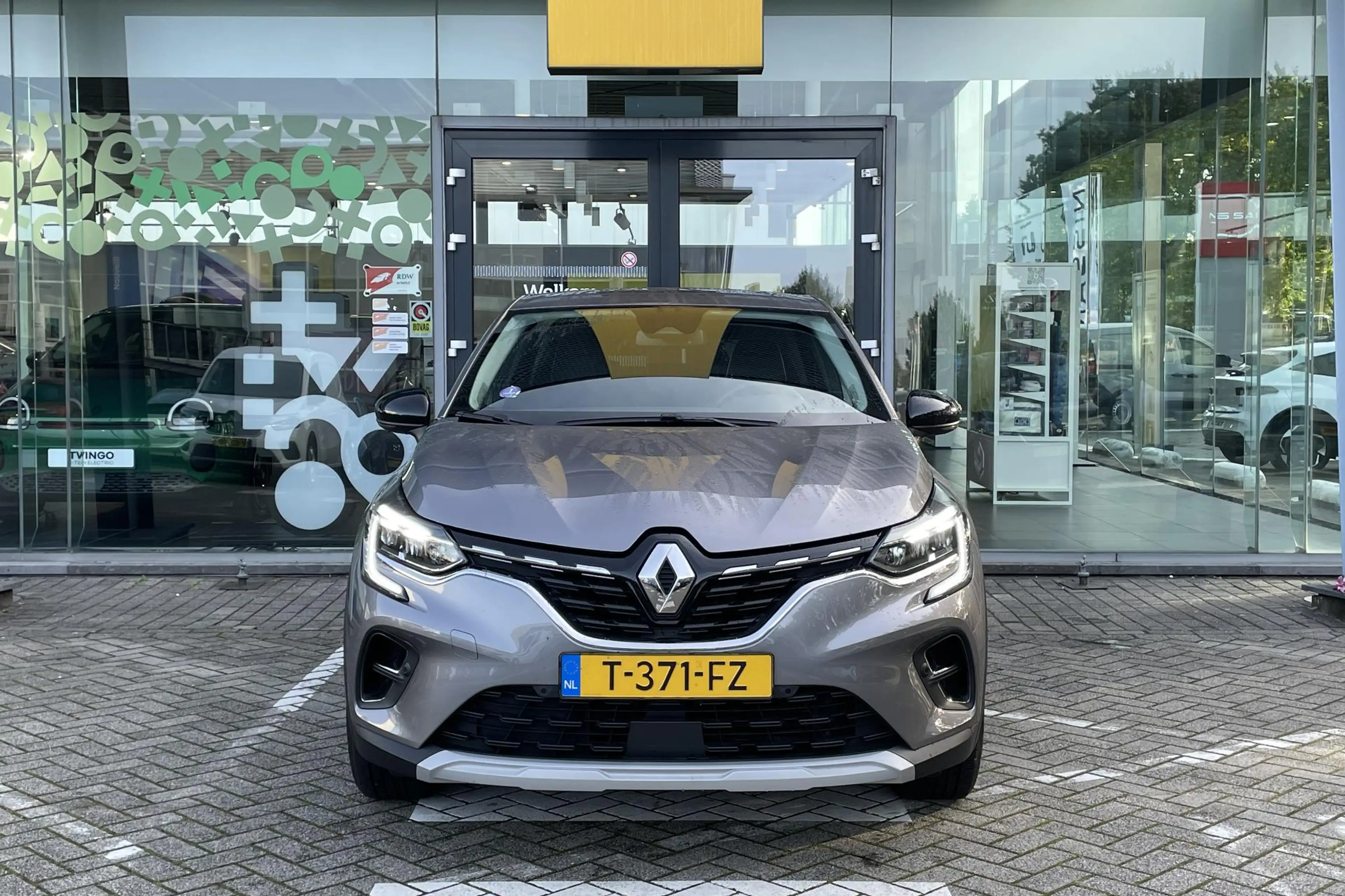 Renault Captur 1.6 E-Tech full hybrid 145 techno | 1e eig. | Nav — photo 2