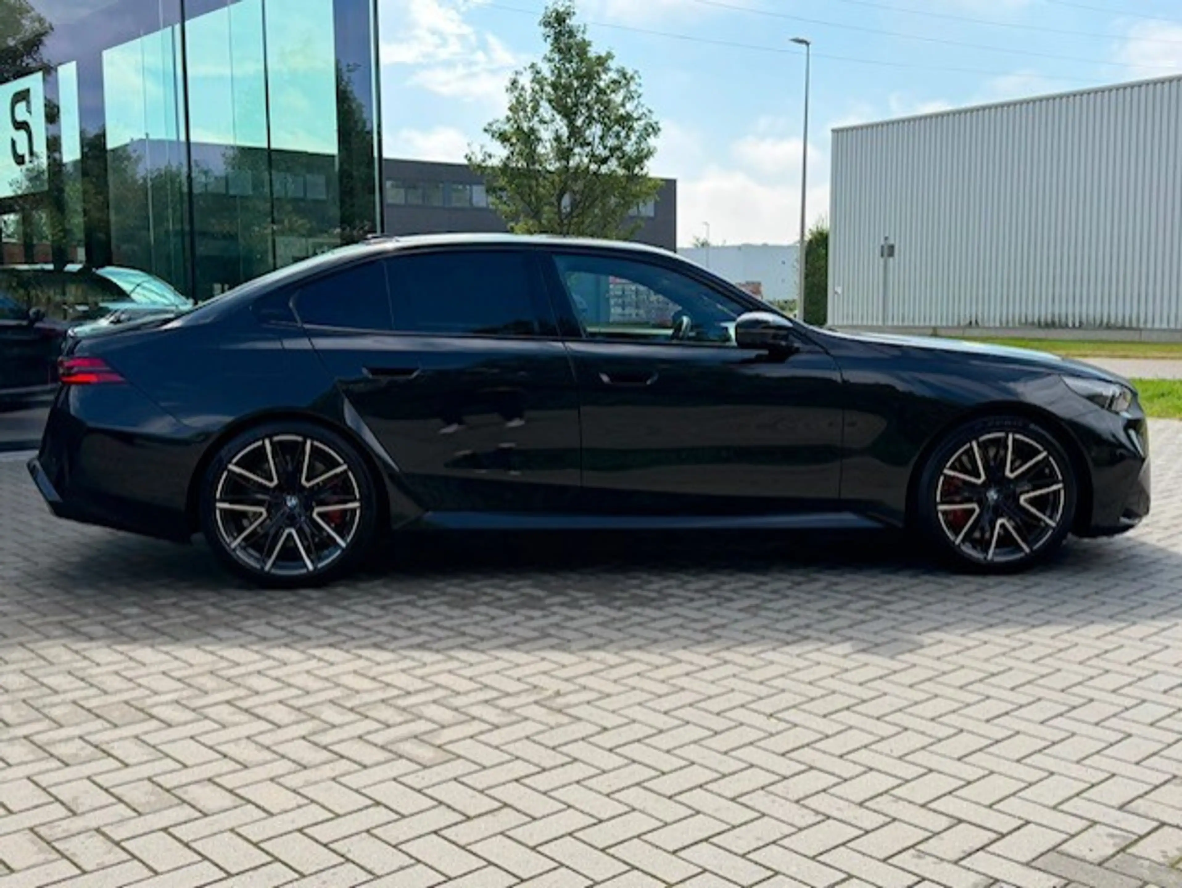 BMW M5 M5 PHEV 4.4 AS (535 kW) — photo 2