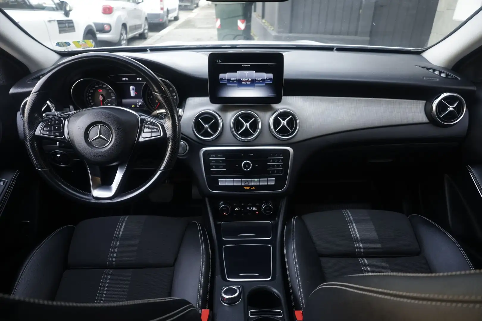 Mercedes-Benz GLA 200 Mercedes-Benz GLA 200 d Automatic 4Matic Sport 10 Argent - 2