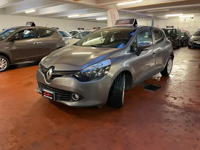 Renault Clio view 2