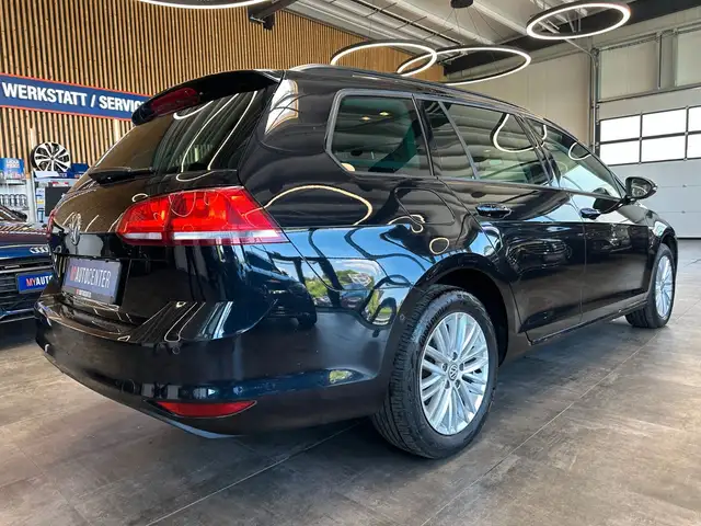 Volkswagen Golf view 2