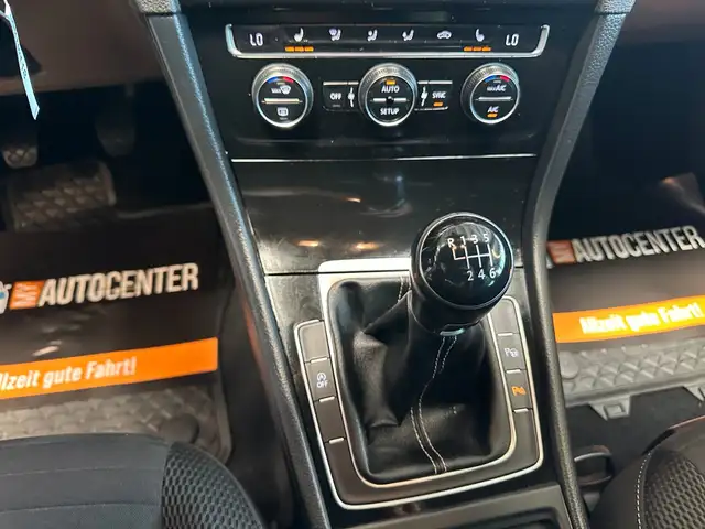 Volkswagen Golf view 9