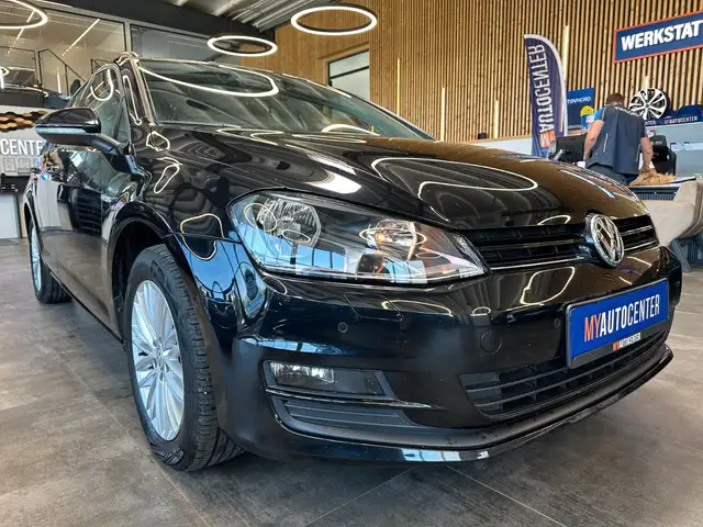 Volkswagen Golf view 3