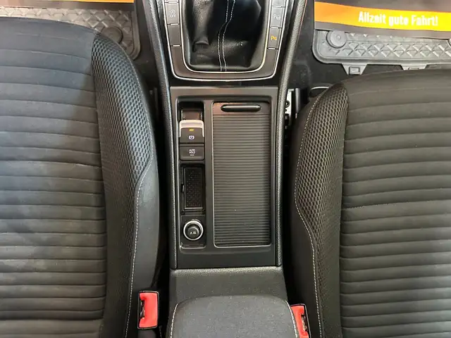 Volkswagen Golf view 10