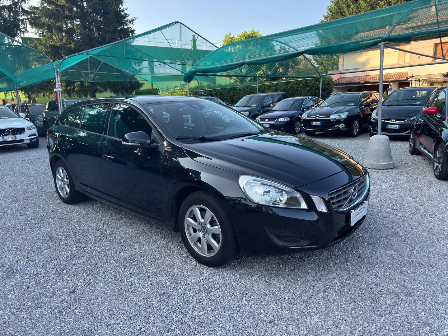 Volvo V60 1.6 t3 Momentum powershift Nero - 1