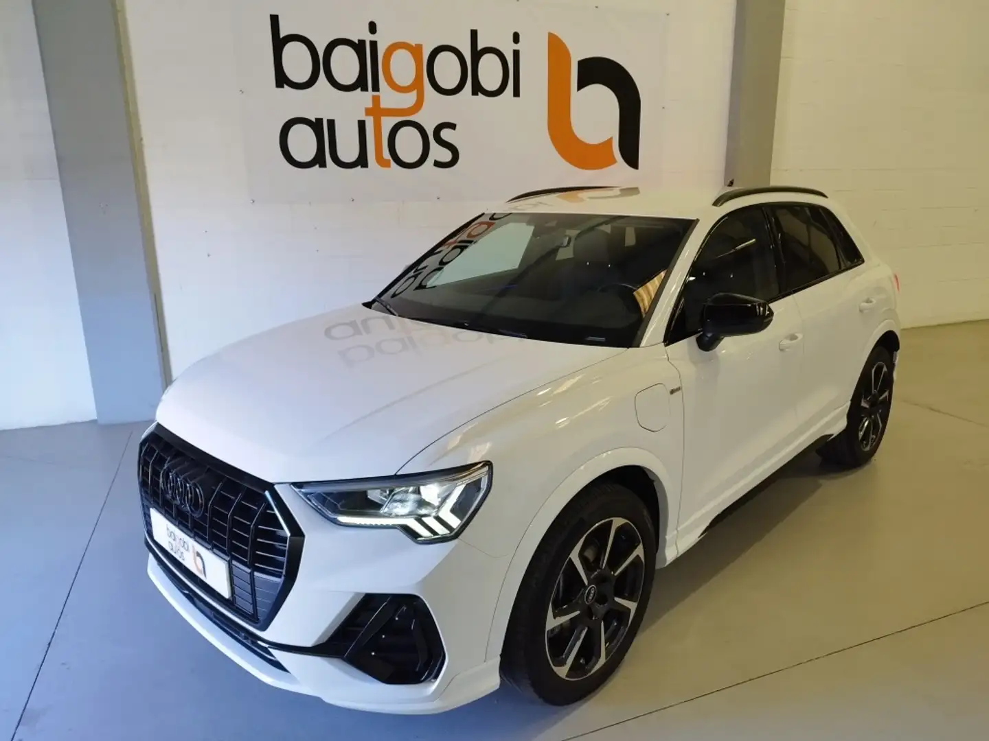 Audi Q3 45 TFSIe Black line S-tronic Blanco - 1