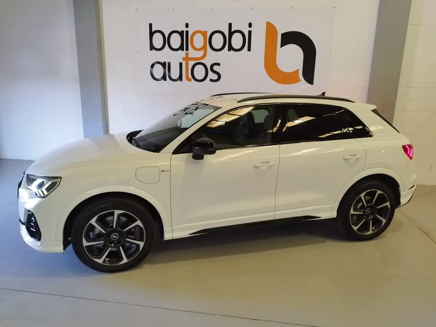 Audi Q3 45 TFSIe Black line S-tronic Blanco - 2